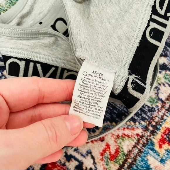 CALVIN KLEIN Light V Neck Bralette - Picture 5 of 5